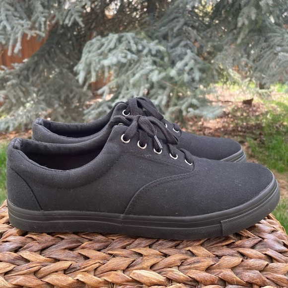 NEW Skechers Black Canvas Lace-up Low Top Slip Resistant Work Service Sneakers - Picture 1 of 8